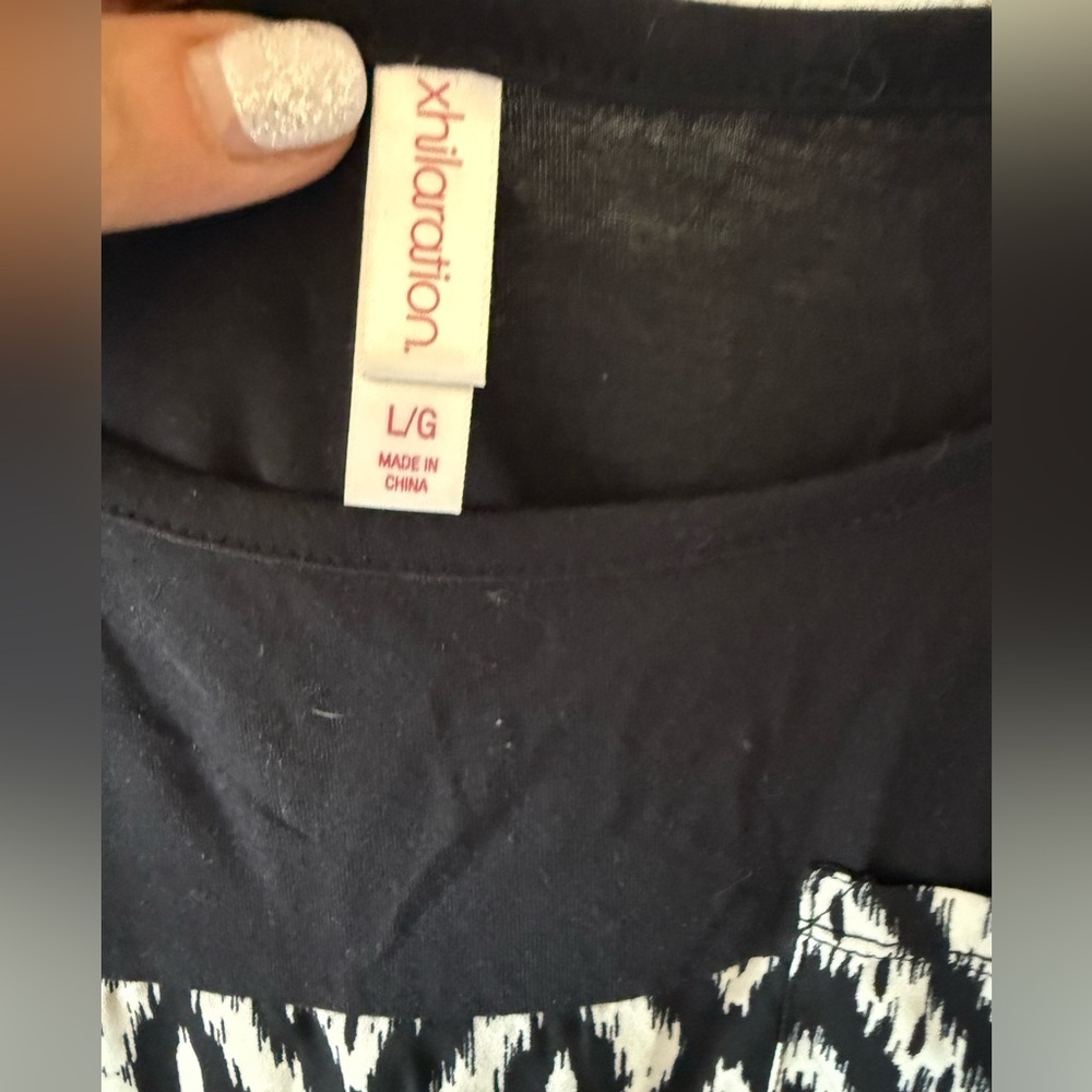 Xhilaration Black & White Ikat Short Sleeve Top Women's Size Large - Picture 4 of 11